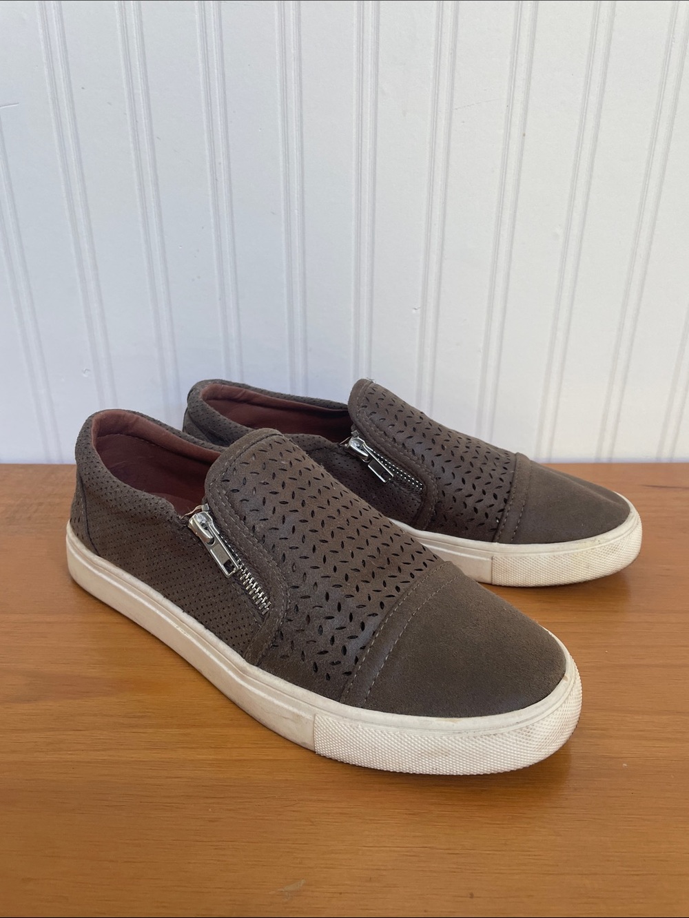 Report Casual Brown Perforated Slip-On Sneakers with Side Zippers Womens size 8